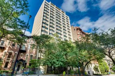 Main picture of 30 E Division St