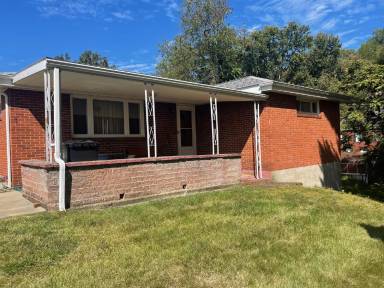 Main picture of 704 Division St