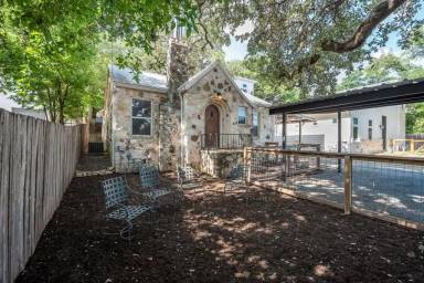 Main picture of 2808 Oak Springs Dr