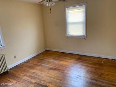 Main picture of 400 School St