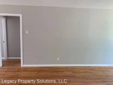 Main picture of 1315 W 32nd St