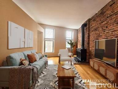 Main picture of 2200 N Clark St