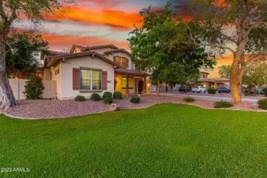 Main picture of 872 E Fieldstone Pl