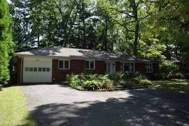 Main picture of 122 W Whitehall Rd