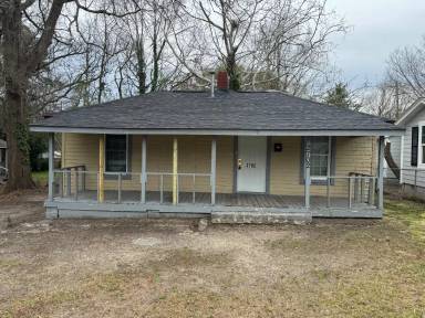 Main picture of 2702 School House Rd
