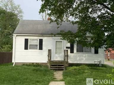 Main picture of 834 S Kenmore St