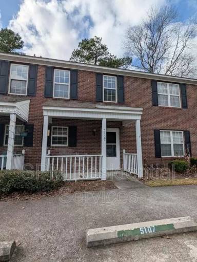 Main picture of 5107 Lampost Cir