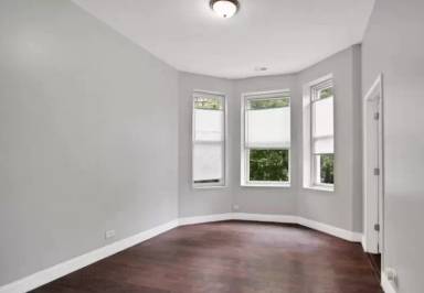 Main picture of 6947 S Wabash Ave