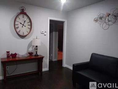 Main picture of 300 SE 52nd St