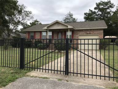 Main picture of 219 Lindberg St