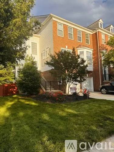 Main picture of 22702 Lamoreaux Landing Sq