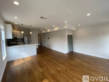 Main picture of 2747 Washington St