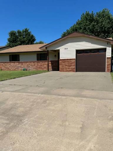 Main picture of 2905 Edgewood Dr