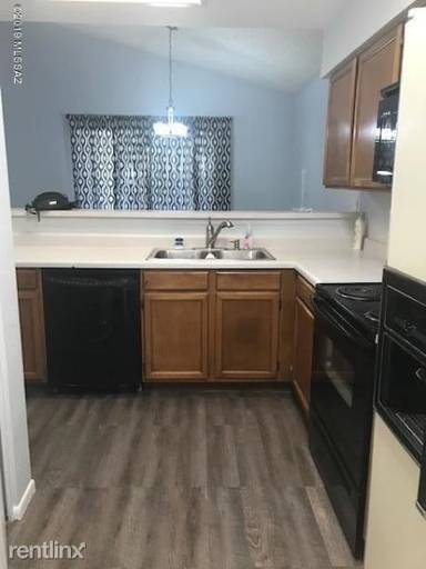 Main picture of 8061 N Tackroom Ln