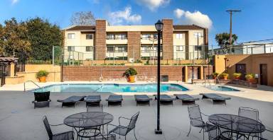 Main picture of 460 Oak St