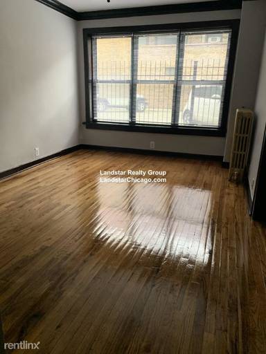 Main picture of 846 W Montrose Ave