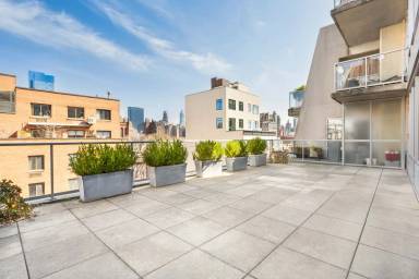 Main picture of 444 W 19th St