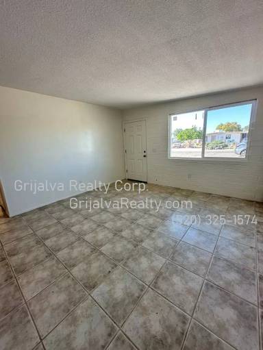 Main picture of 1710 E Oregon St