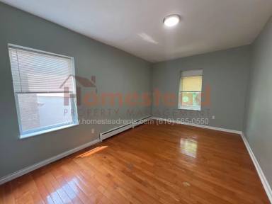 Main picture of 1539 W Erie Ave