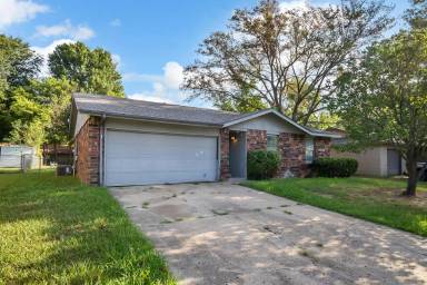 Main picture of 511 W 148th Pl S
