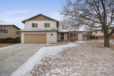 Main picture of 2967 Lakeshore Dr
