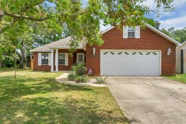 Main picture of 803 N Lakeside Dr