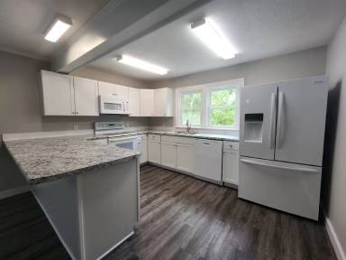 Main picture of 1067 Crescent Dr