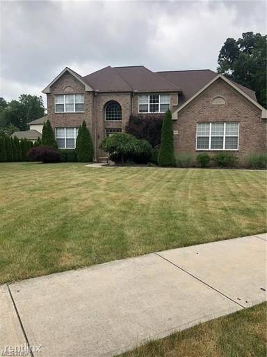 Main picture of 1490 Barclay Blvd