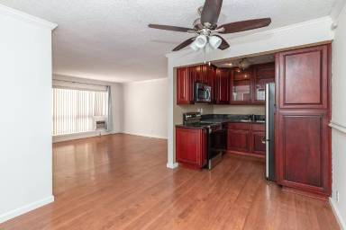 Main picture of 6199 Canterbury Dr