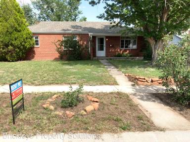 Main picture of 2431 N Meade Ave