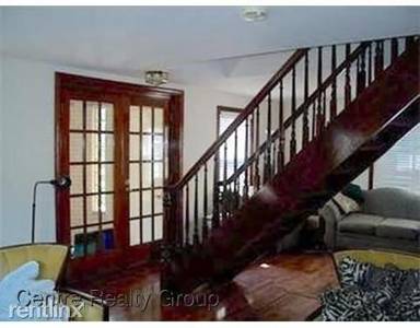 Main picture of 298 River St