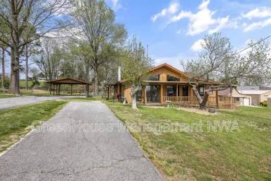 Main picture of 8392 S Lakeshore Dr