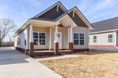 Main picture of 453 Cochran St