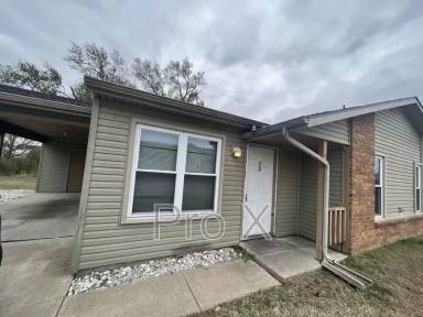 Main picture of 3121 E 12th St