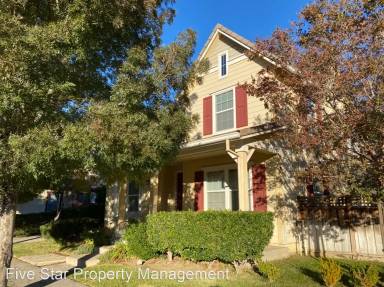 Main picture of 746 S Comunidad St