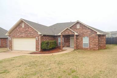 Main picture of 220 N Lakeside Ter
