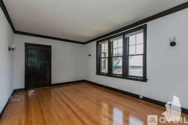 Main picture of 3618 N Marshfield Ave