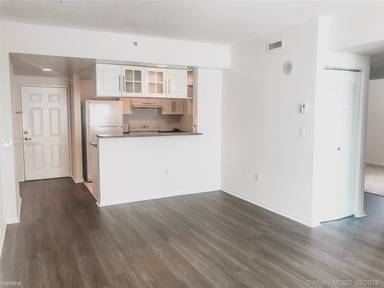 Main picture of 22 Biscayne Bay