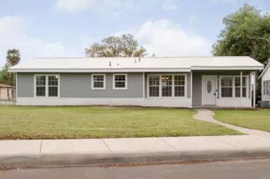 Main picture of 302 Senisa Dr