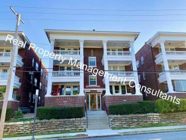 Main picture of 305 E 43rd St