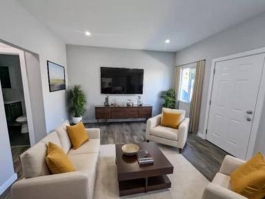 Main picture of 1517 W 12th Pl