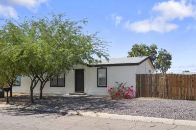 Main picture of 1470 N 181st Dr