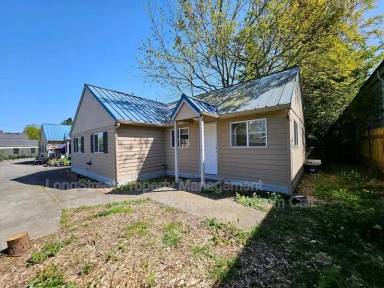 Main picture of 4553 NE 105th Ave