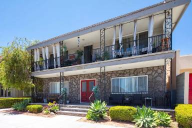 Main picture of 3970 Goldfinch St