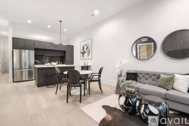 Main picture of 318 W Grand Ave