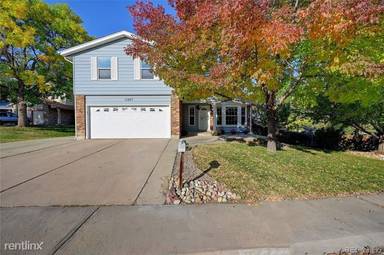 Main picture of 11047 Tennyson Pl