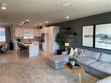 Main picture of 2941 W Lincoln Ave