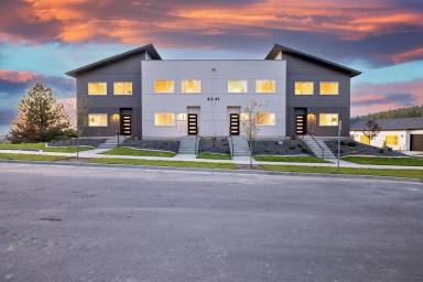 Main picture of The Vistas Apartments & Townhomes on Beacon Hill