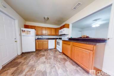 Main picture of 1649 Airport Dr