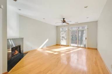 Main picture of 1812 S Dearborn St
